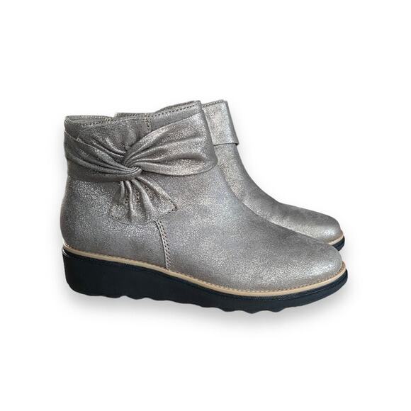 Clarks Sharon Leather Ankle Boots Sz 6.5
Metallic Pewter Side Zip Comfort Shoes - Picture 2 of 12